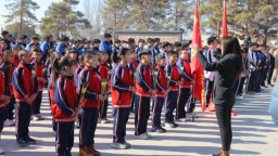 双辽市举行“百万鲜花祭英烈”主题活动
