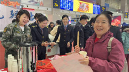 长春市军供站开展冰雪季助力春运志愿服务活动