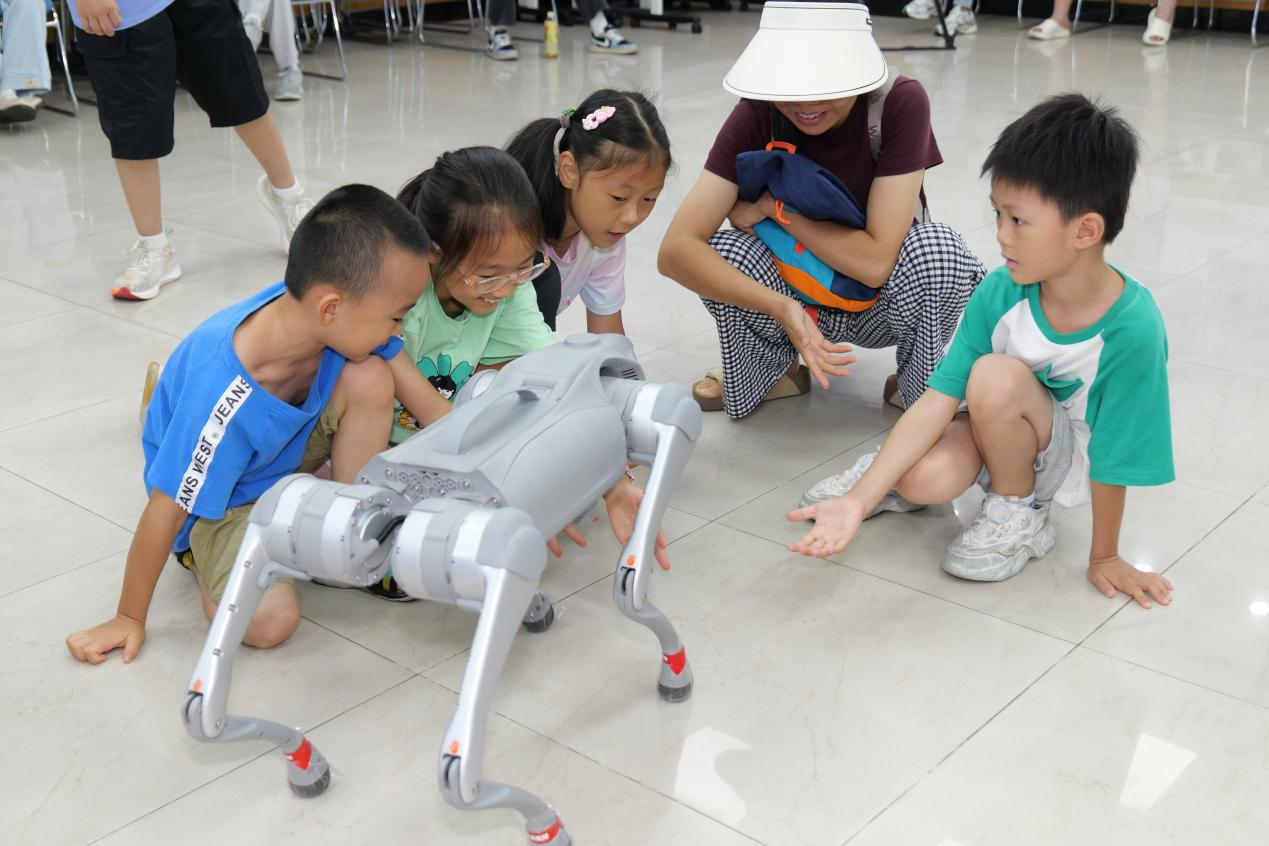 “图书+科技”融合创新阅读空间——广州少年儿童图书馆广州青少年科技馆分馆正式开放_fororder_图书7