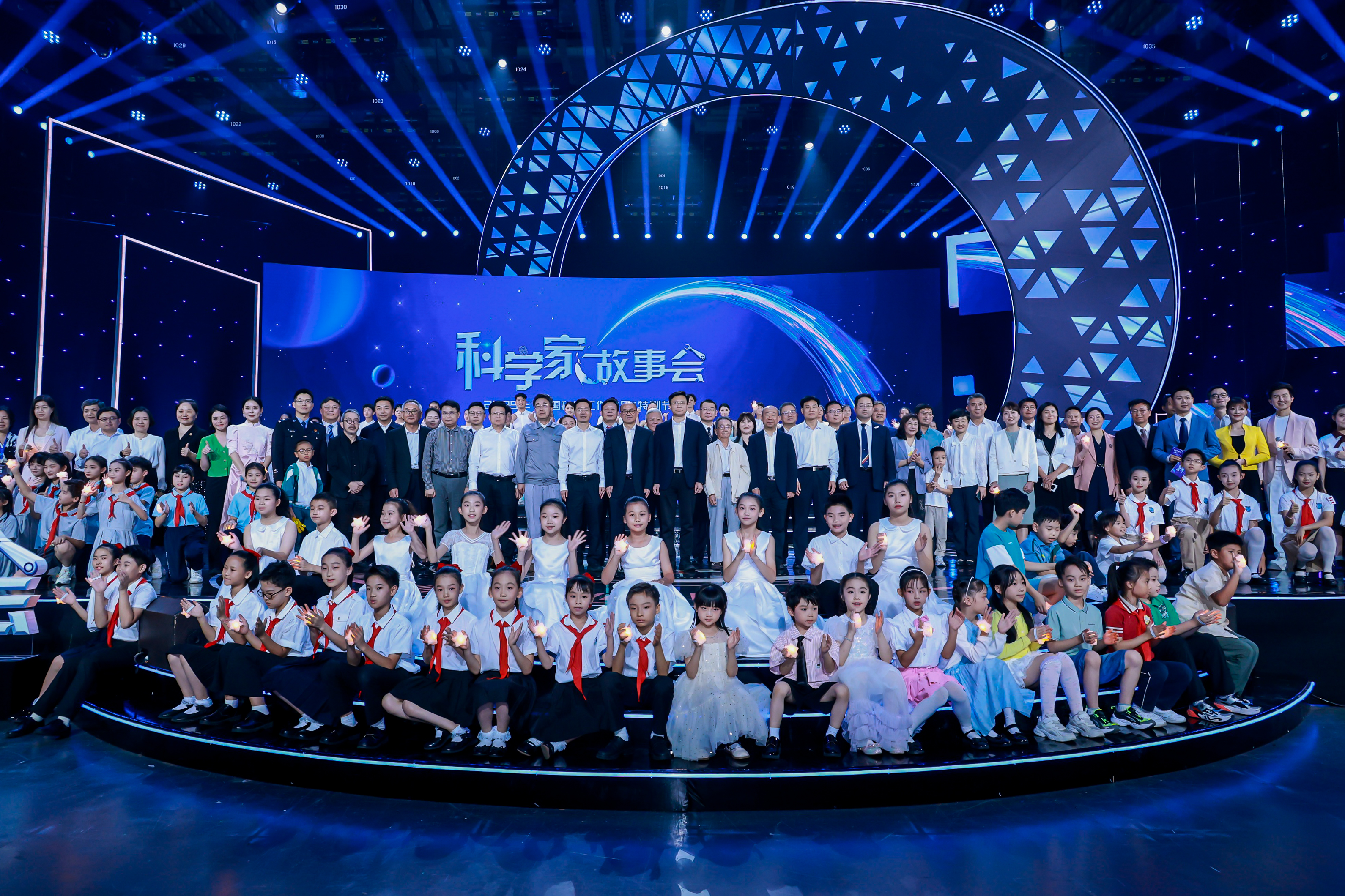 广州举办2025年“全国科技工作者日” 广州主场活动暨“科学家故事会”_fororder_BILL5384.JPG