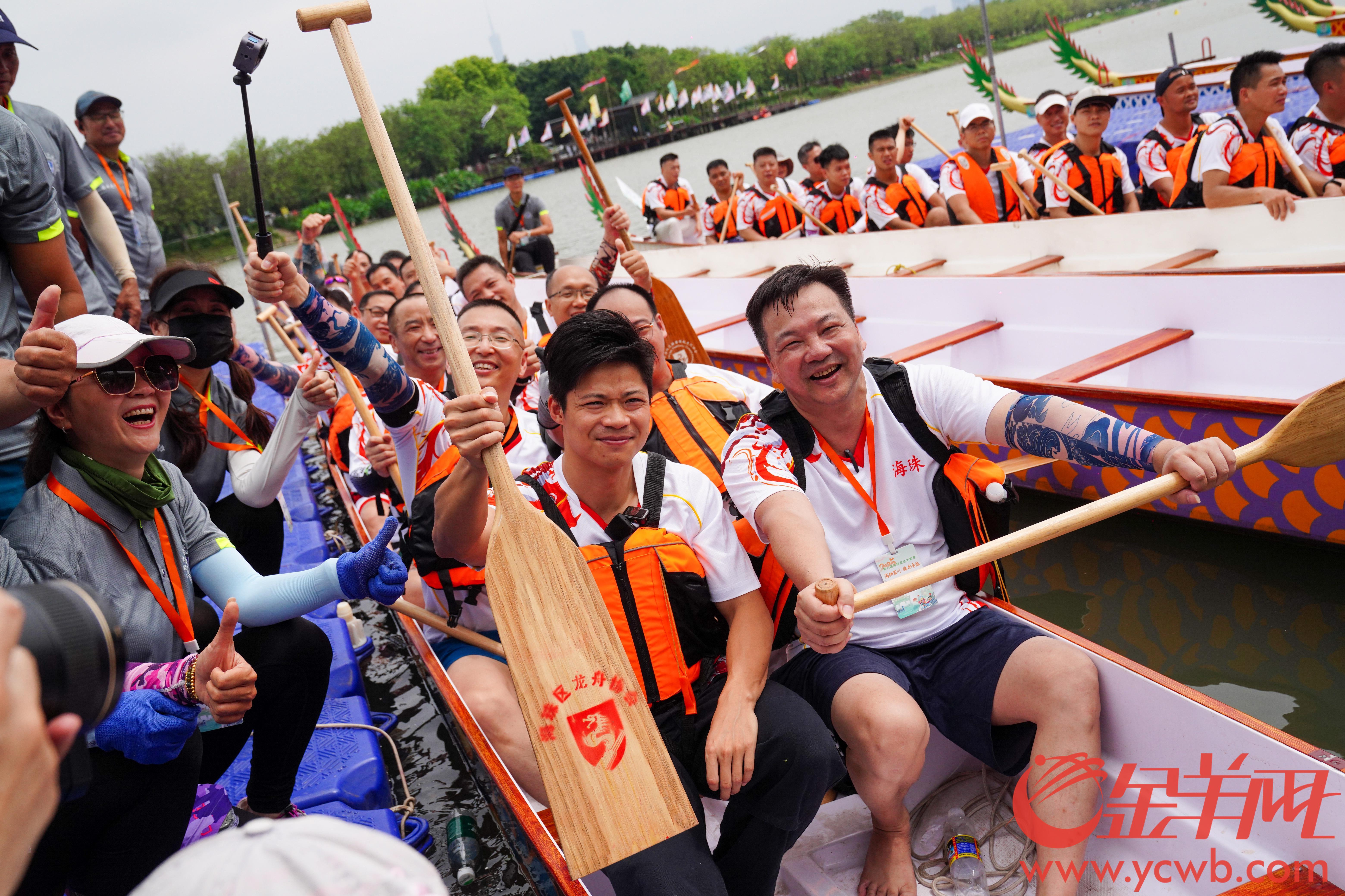 陆上飞人下水！苏炳添跨界参与龙舟竞渡_fororder_53444593_e92a134b-aedd-47cc-8f8f-7f0b5580d207_batchwm5314819