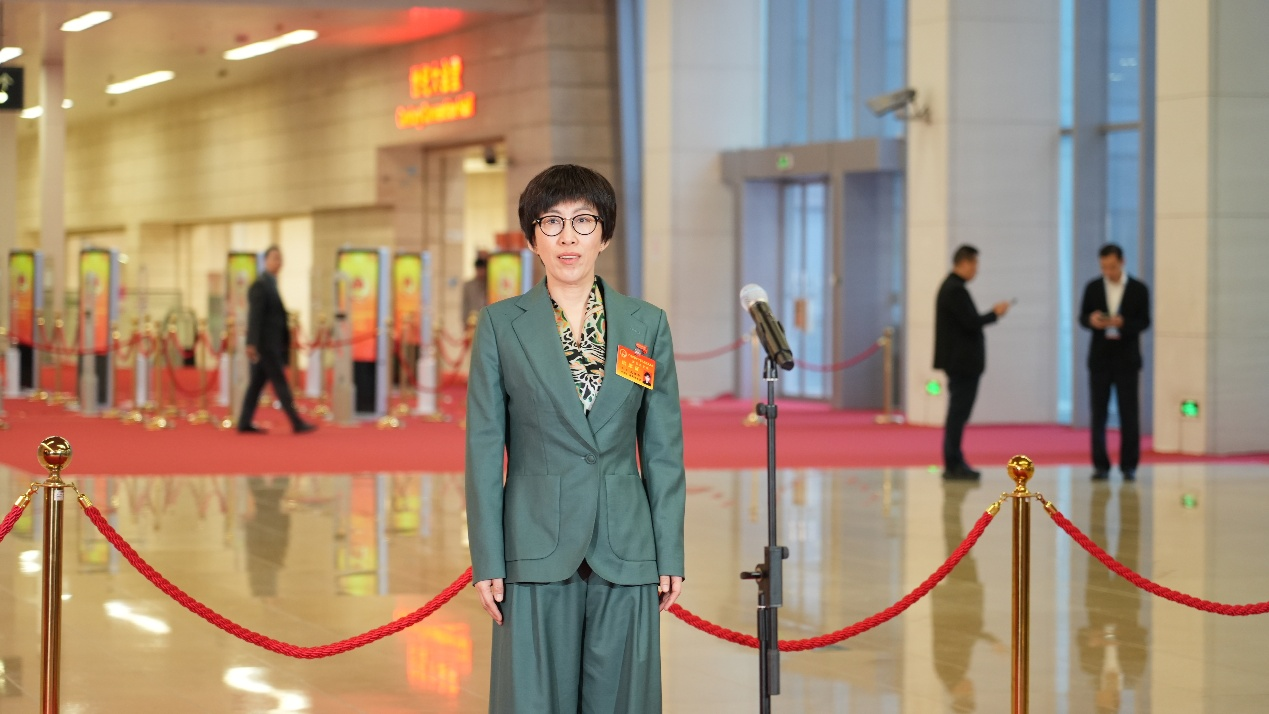 聚焦广州两会｜“为人民立法，立人民需要的法”  广州市第十六届人大第五次会议举行首场“代表通道”集体采访_fororder_图片4