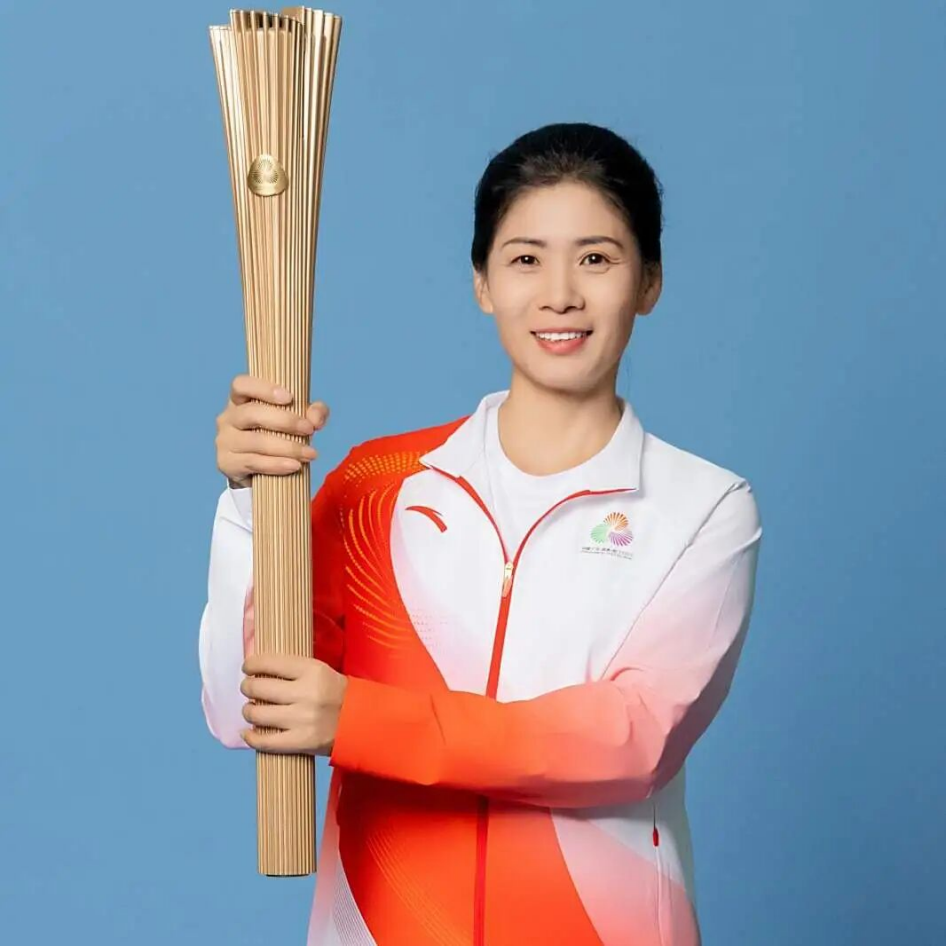 手持“火炬”传递“荣光”！她们这样说……_fororder_5