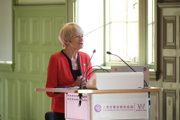 “她”视角聚焦教育创新：世界大学女校长论坛亮相英国曼城_fororder_CbscapC000005_20250928_CBMFN0A002