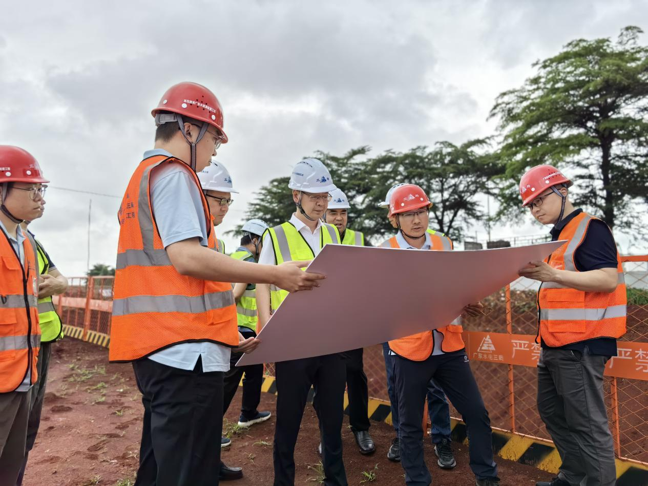 追求卓越的行家里手——记广东省建筑业高质量发展领航人物詹钦慧_fororder_人物