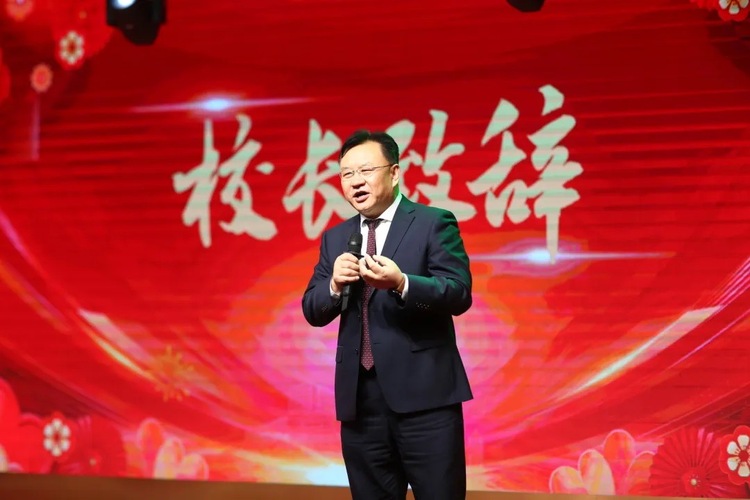 2025“港味潮年”之夜 广州培外举行新春团拜会