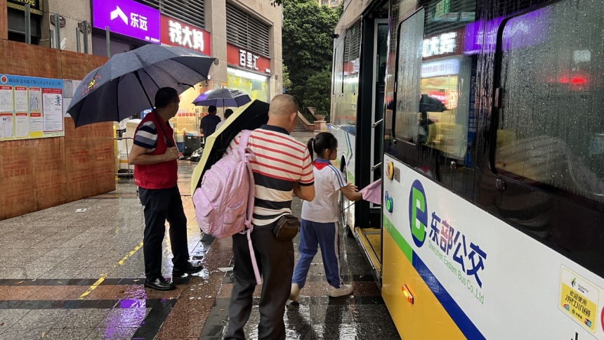 深圳横岗：定制公交专线开通 便民惠民解民忧