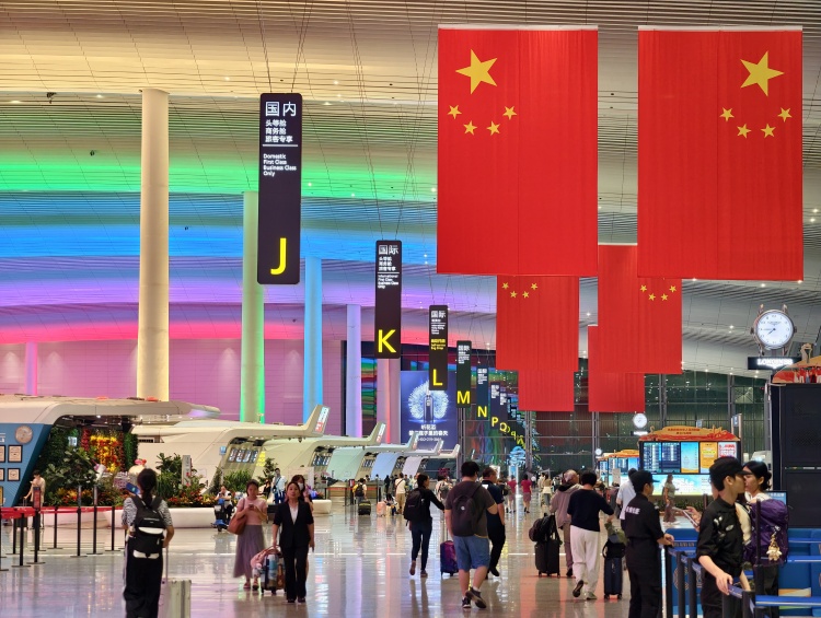 国庆中秋假期广州白云机场接送旅客超195万人次_fororder_微信图片_2025-10-09_164702_039