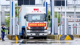澳门国际机场横琴前置货站航空打板业务“首单首飞”正式落地
