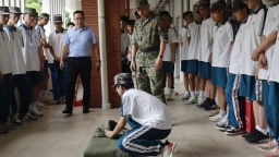 东莞石龙武装部在石龙中学开展国防教育