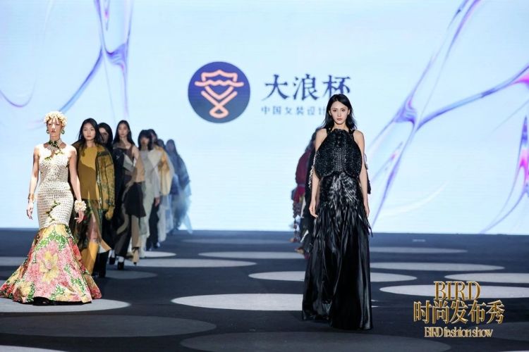 大浪时尚小镇产业推介会暨第十四届“大浪杯”优秀作品发布秀热烈开启_fororder_微信图片_20250617174159