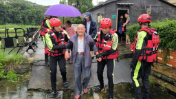 广东惠州：强降雨致险情 消防紧急转移受困群众