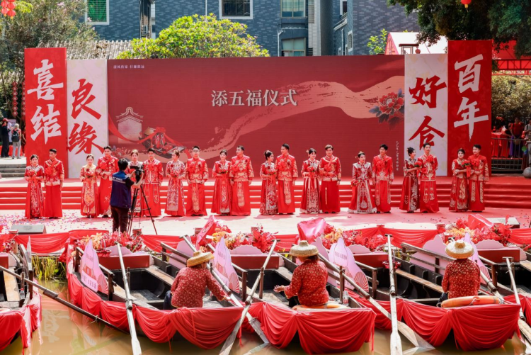 广州南沙：东涌里超喜庆！水上花艇迎亲、非遗婚俗仪式_fororder_图片1