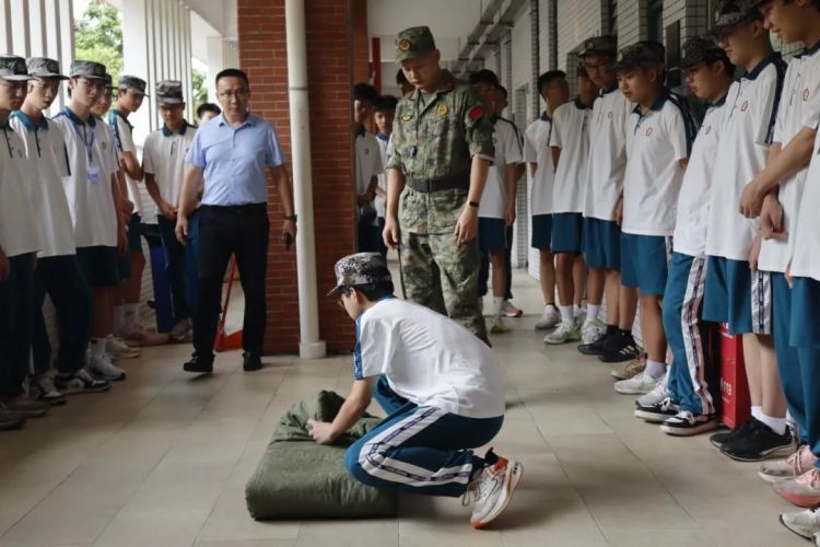 东莞石龙武装部在石龙中学开展国防教育_fororder_微信图片_2025-08-22_151552_038