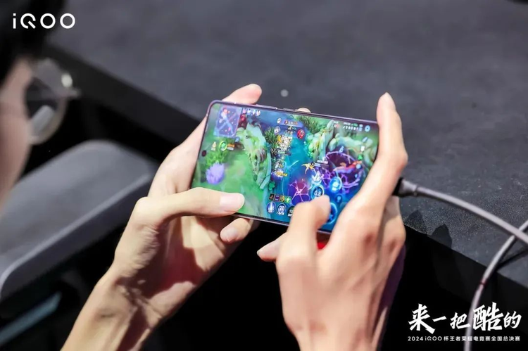 Mate 70惊艳亮相，东莞手机再掀创新热潮