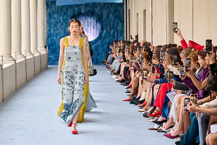 深圳本土品牌HUI之2025春夏系列《壮游》亮相米兰时装周