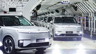 中国首台全自研Robotaxi在广州量产下线