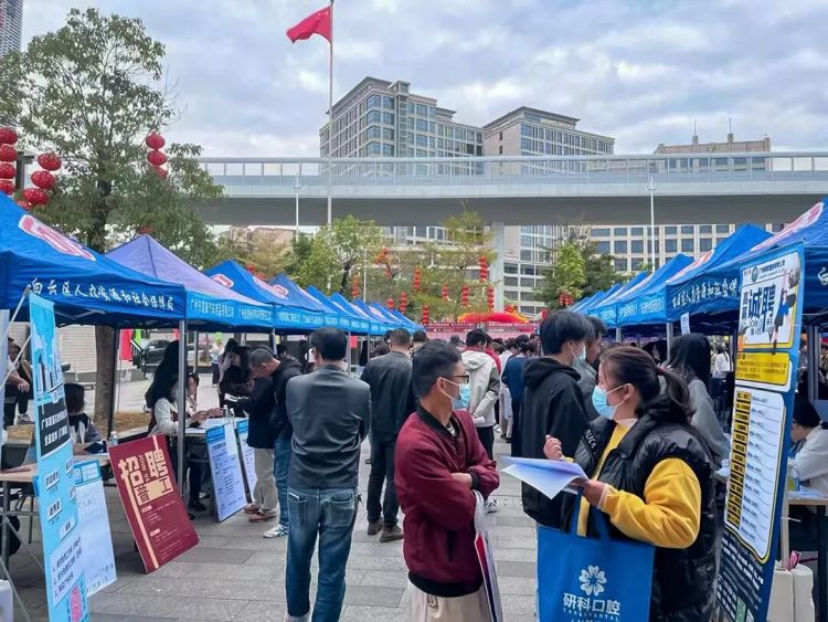 小切口大变革：钟落潭“百千万工程”绘就共富新图景_fororder_图：家门口的就业驿站