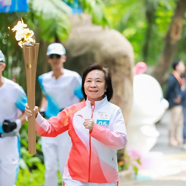 手持“火炬”传递“荣光”！她们这样说……_fororder_1