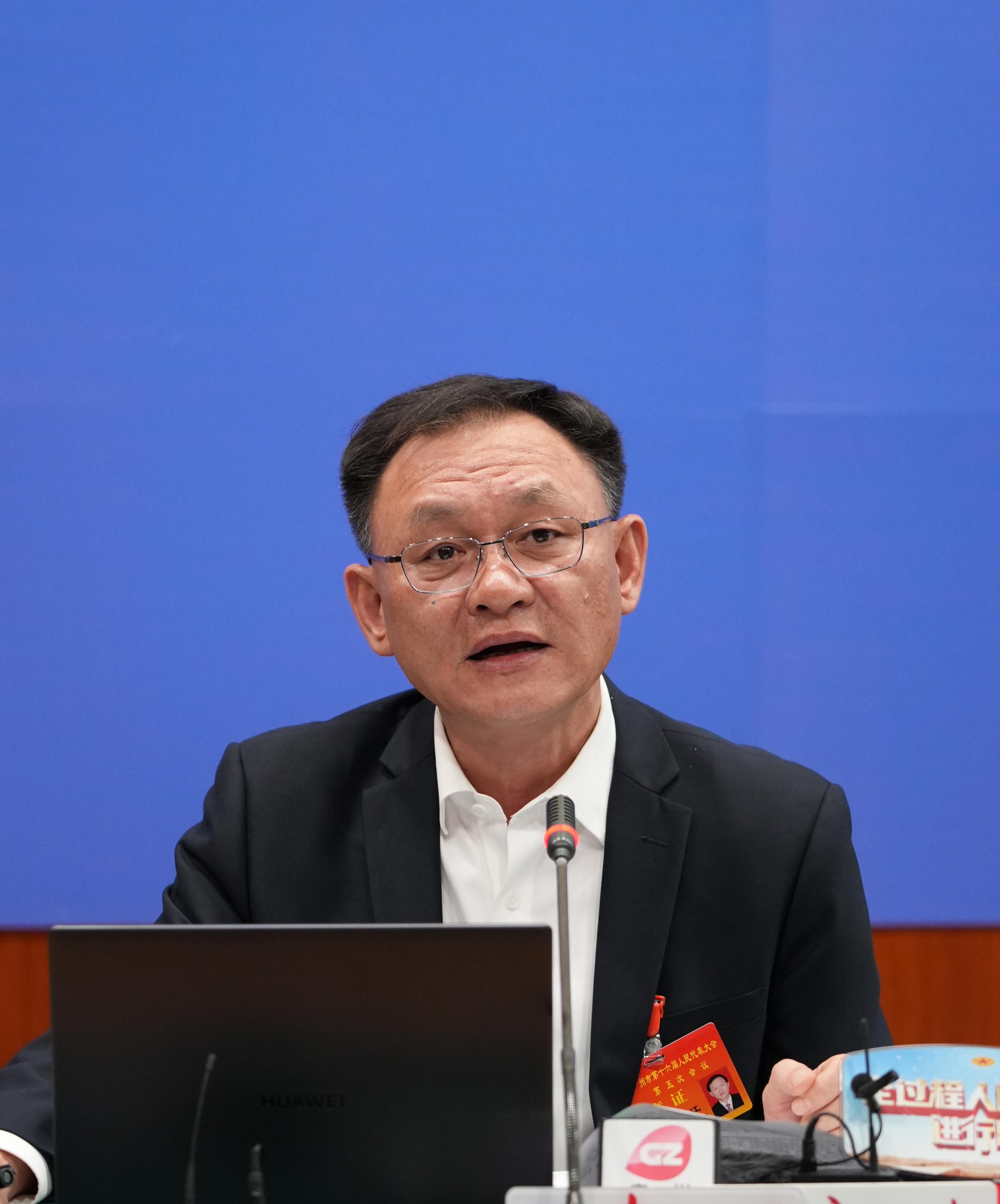 聚焦广州两会｜人大代表应华江：“无事不扰、无处不在”   广州让企业发展心无旁骛_fororder_应华江41