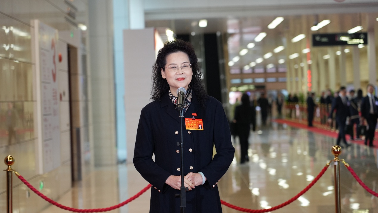 聚焦广州两会｜“为人民立法，立人民需要的法”  广州市第十六届人大第五次会议举行首场“代表通道”集体采访_fororder_图片6