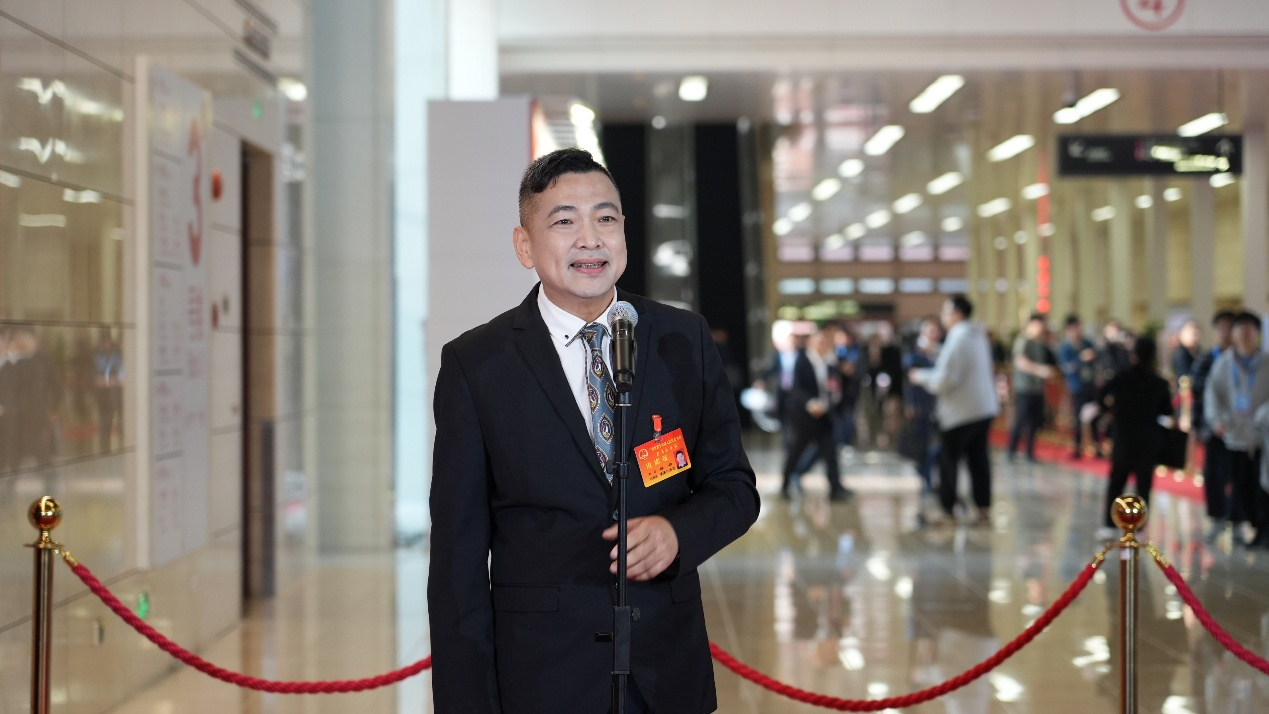 聚焦广州两会｜“为人民立法，立人民需要的法”  广州市第十六届人大第五次会议举行首场“代表通道”集体采访_fororder_图片9