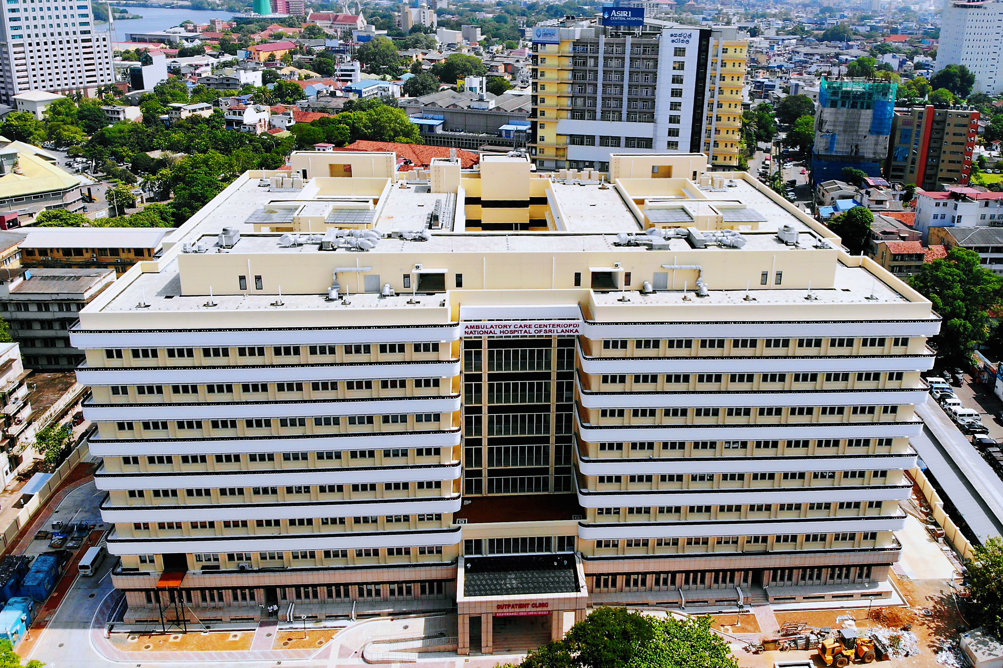 广东建筑行业“高质量发展”系列|锻造新质生产力 实现建筑业跨越式升级 ——探析中铁二十五局总经理程志强的破局实践​_fororder_援斯里兰卡国家医院门诊楼项目