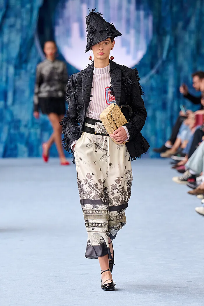 深圳本土品牌HUI之2025春夏系列《壮游》亮相米兰时装周