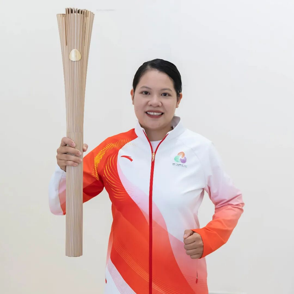 手持“火炬”传递“荣光”！她们这样说……_fororder_7