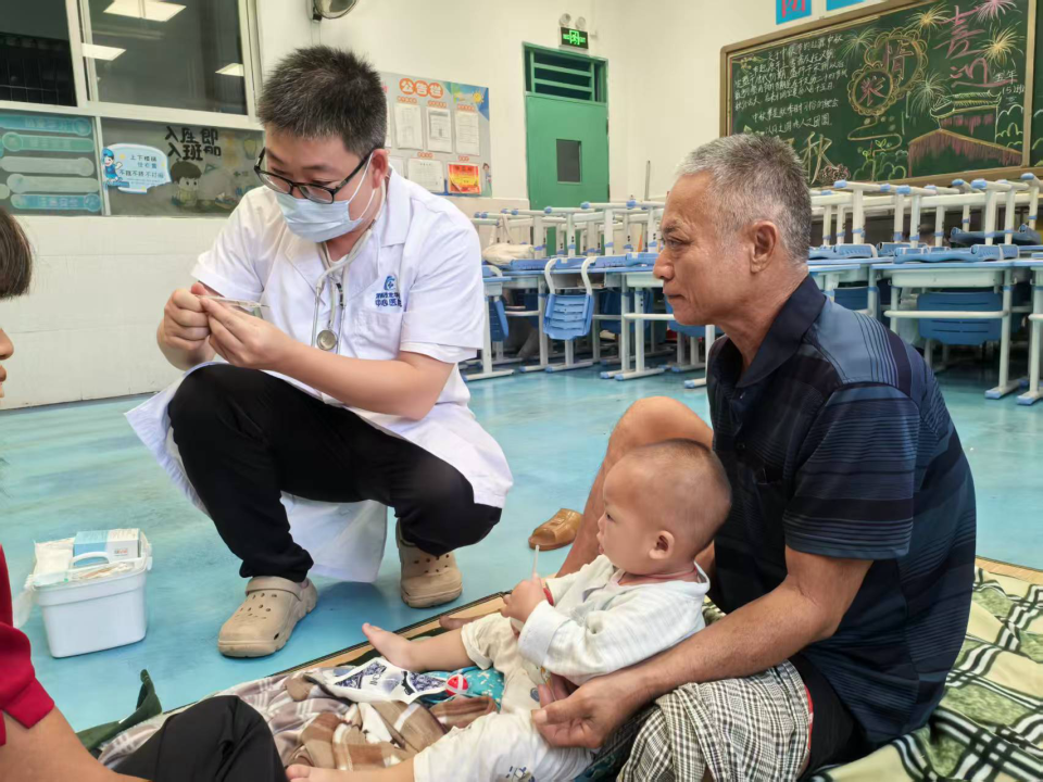 台风夜的温暖守护，一岁幼儿紧急退烧获救_fororder_图片2