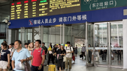 深圳铁路暑运前20天旅客到发量超1100万人次