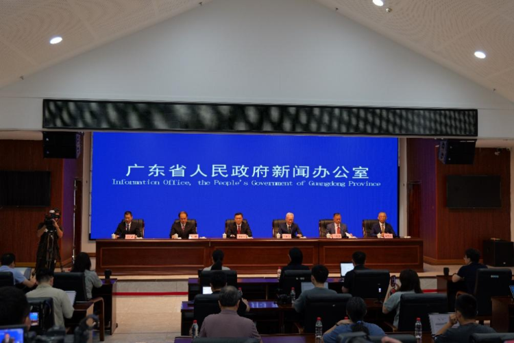 广东揭阳全球首套20万吨/年混合废塑料资源化综合利用示范项目试产成功_fororder_图片1废塑料1