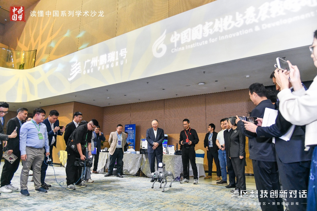 “读懂中国”学术沙龙在广州举行  大咖共话湾区科技创新_fororder_图片5