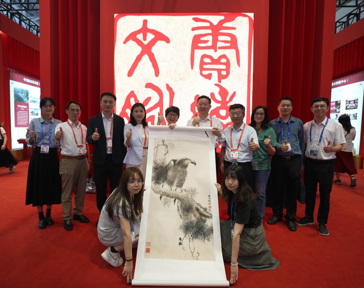 中国国家版本馆“一总三分”举办捐赠仪式 广州台积极参与_fororder_712a452246e04904a921b9d0a2591ddc