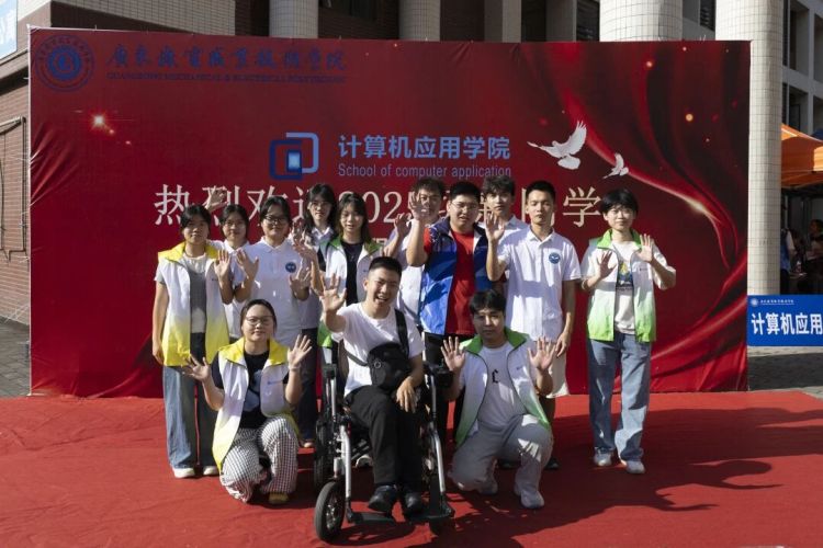 一个脑性麻痹青年和一所普通大学的双向奔赴_fororder_微信图片_2025-09-16_133730_752