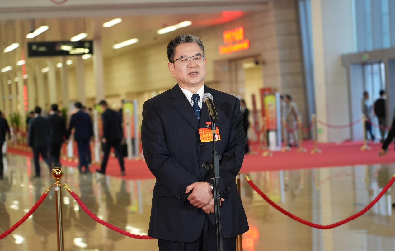 聚焦广州两会｜“为人民立法，立人民需要的法”  广州市第十六届人大第五次会议举行首场“代表通道”集体采访_fororder_图片5