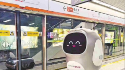 深圳机器人自行搭乘地铁送货