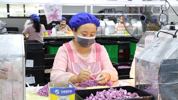 抓质量 保订单 贵州独山潮玩工厂生产忙_fororder_20250918105251-AWxOTM-