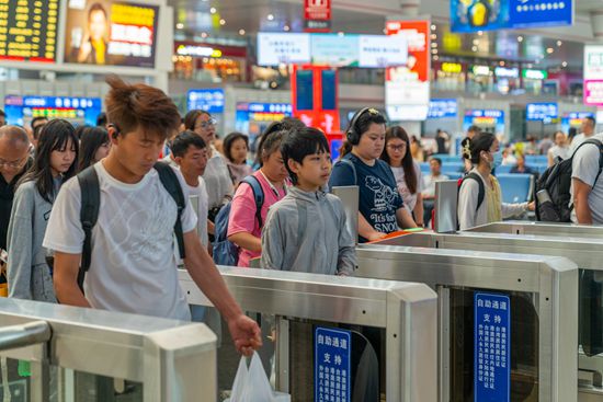 铁路暑运启幕 贵州地区铁路预计发送旅客2092万人次_fororder_mmexport1751333724404