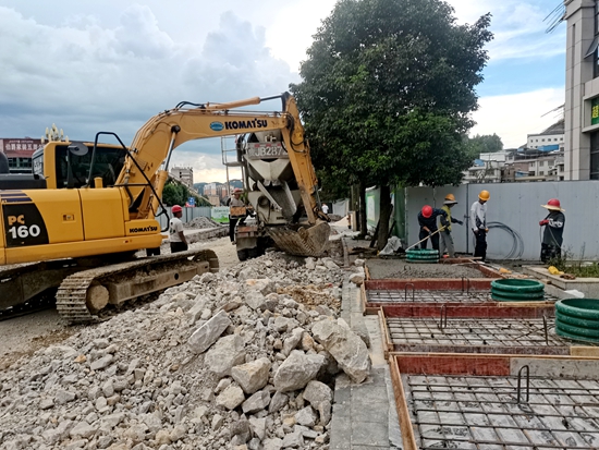 贵州平塘：以民为本抓治理 城市功能提质效_fororder_管道治理施工现场