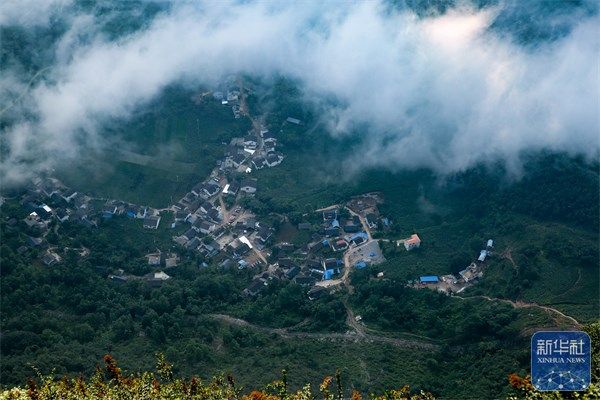 美不胜收！贵州六枝老王山现云海、佛光、日月同辉奇观_fororder_8888