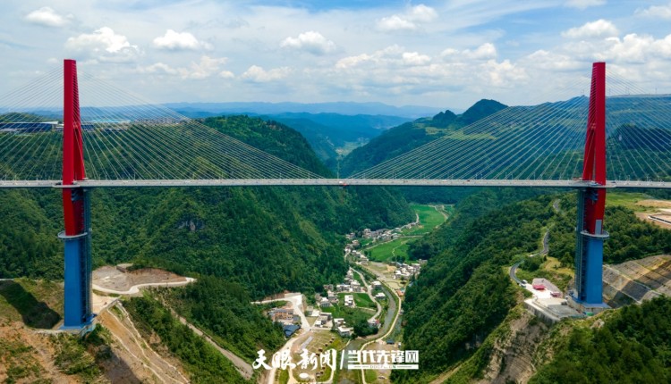 龙里河大桥——世界首座高山峡谷景观桥