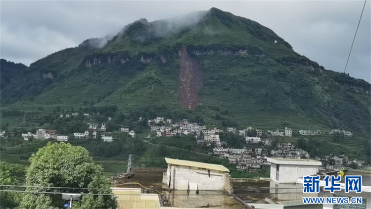 争分夺秒！贵州六盘水市72名群众在山体崩塌前全部安全撤离_fororder_1