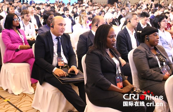 2025中国国际大数据产业博览会在贵阳开幕_fororder_IMG_6190_副本
