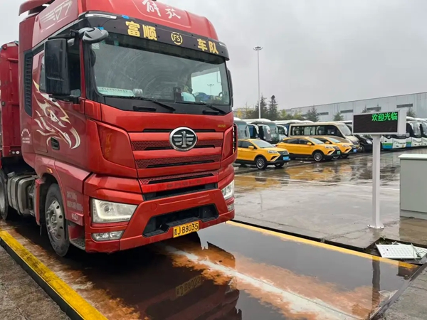 打破“分开走” 保税非保税货物首次在贵阳综保区实现“搭伙”出区_fororder_11111