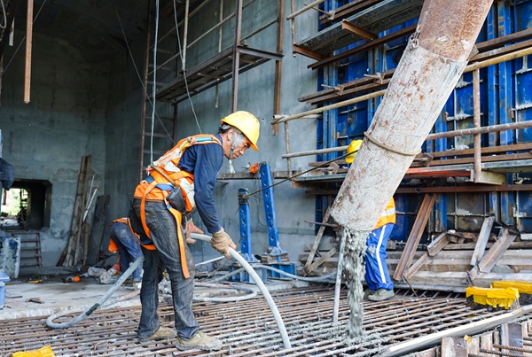 瓮马铁路南北延伸线瓮安河大桥建设稳步推进_fororder_3333