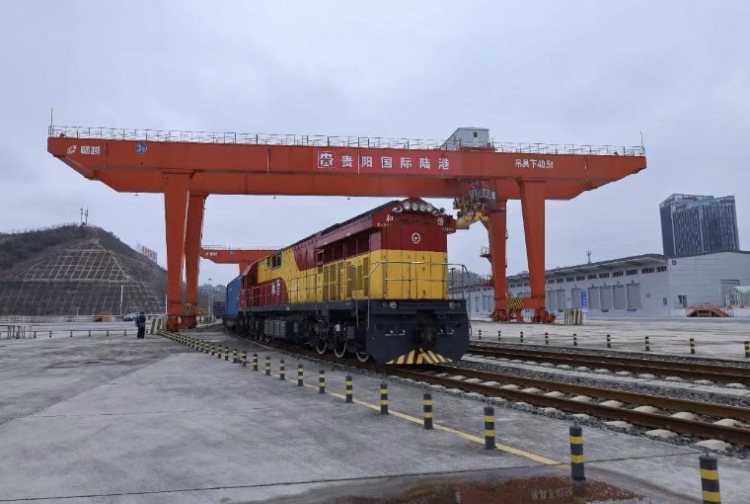 “贵阳造”瓷砖搭乘中老班列首发老挝万象