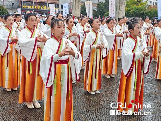 贵州修文举行2025年阳明经典诵读大型巡游展演活动_fororder_微信图片_20251110114433_146_430