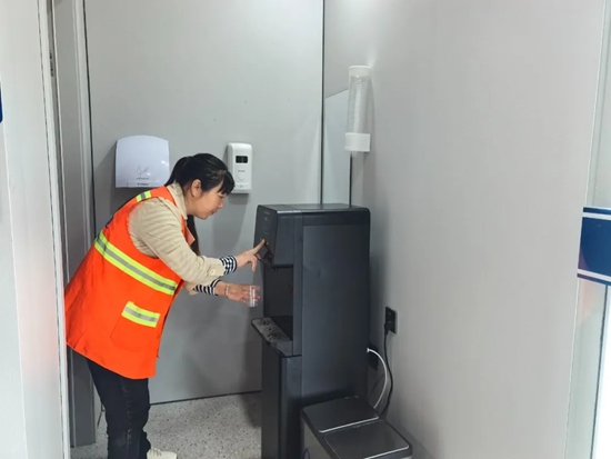 小驿站“微幸福” 贵州正安首个城市智慧驿站投入使用_fororder_640 (2)