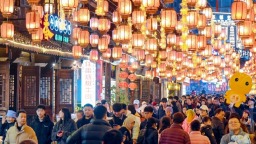 贵州安顺：冬日“夜经济”升温